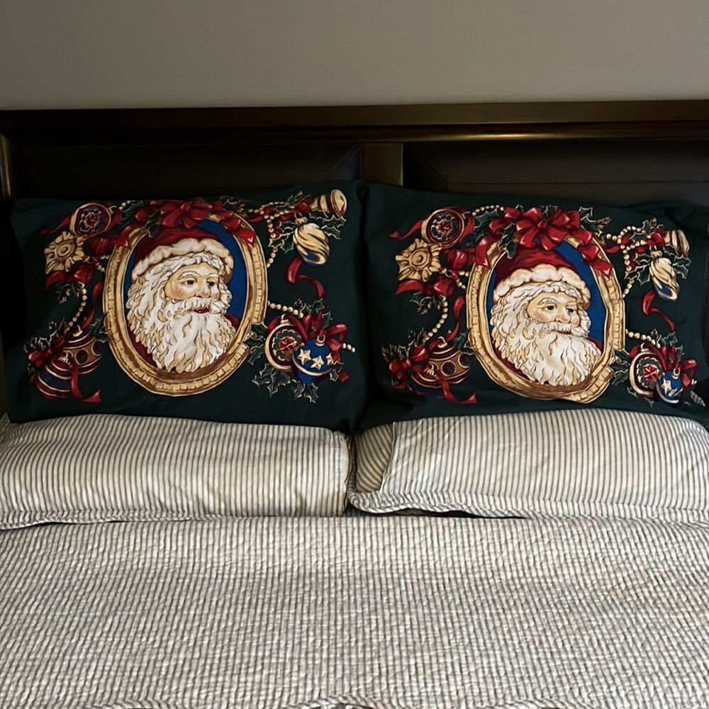 Domestications Set of 2 100% Cotton Flannel Santa Ornaments Green Pillowcases